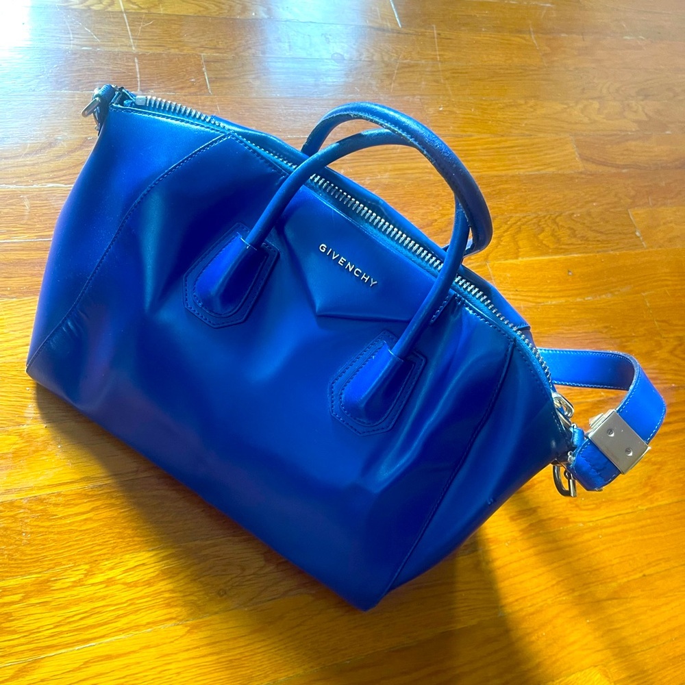 Givenchy Antigona Medium Satchel - Electric Blue